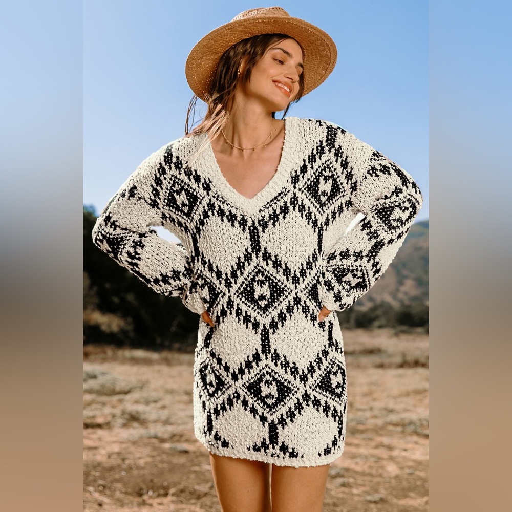 NEW Cupshe chenille knit Vneck oversized sweater . Cream w/ black print. Size M